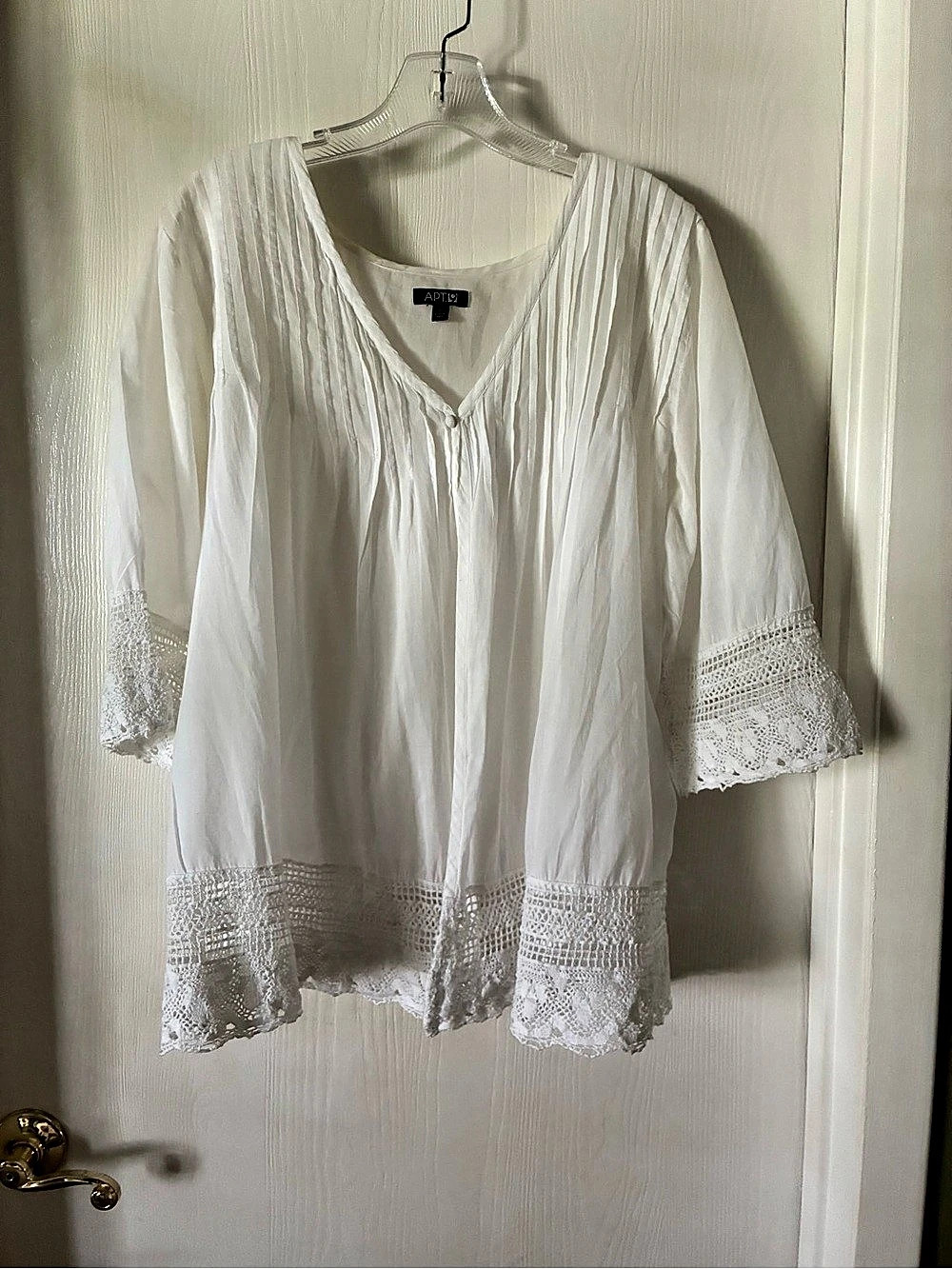 APT.9 White Lace Trim Tunic Like New